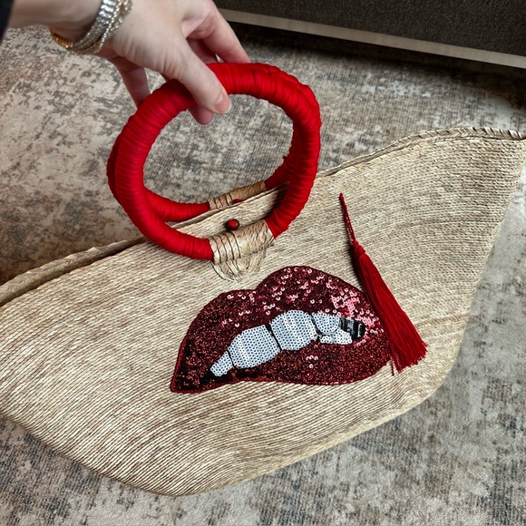 RED SEQUIN LIPS STRAW LARGE 
BEACH PALM LEAF BAG TOTE STRING CLOSER - Picture 6 of 12